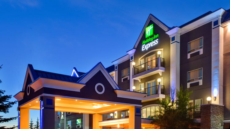 Holiday Inn Express Exterior