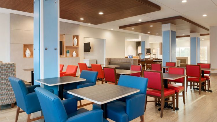 Holiday Inn Express/Suites Cincinnati NE Restaurant