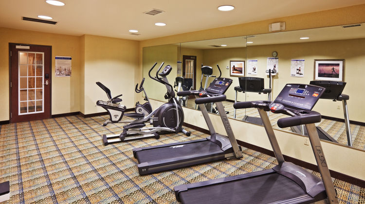 Holiday Inn Express & Stes Okmulgee Health Club