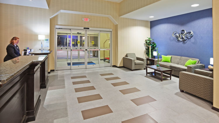 Holiday Inn Express & Stes Okmulgee Lobby