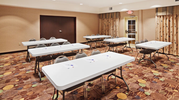 Holiday Inn Express & Stes Okmulgee Meeting