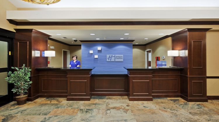 Holiday Inn Express Hotel & Suites Lobby