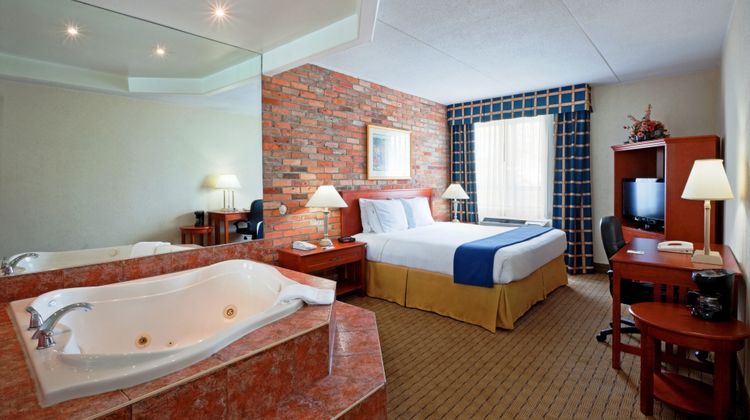 Holiday Inn Express Toronto East Suite