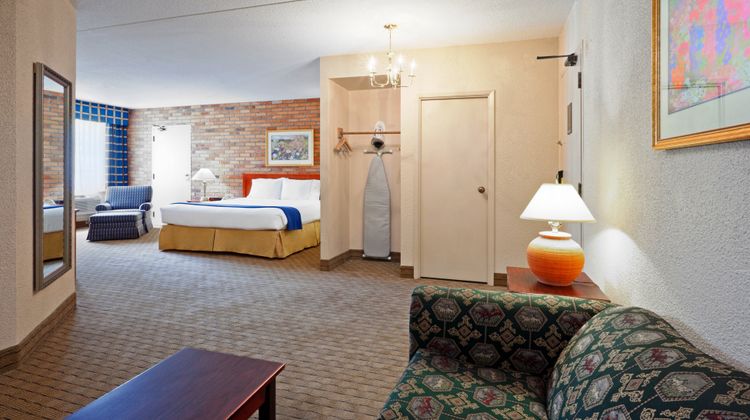 Holiday Inn Express Toronto East Suite