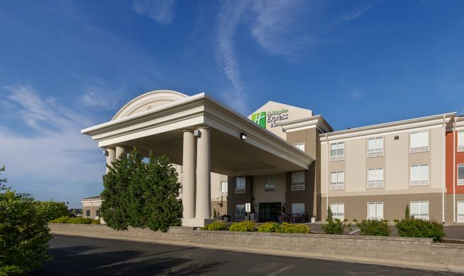 Holiday Inn Express & Suites Exterior