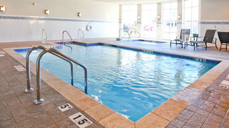 Holiday Inn & Suites Davenport Pool