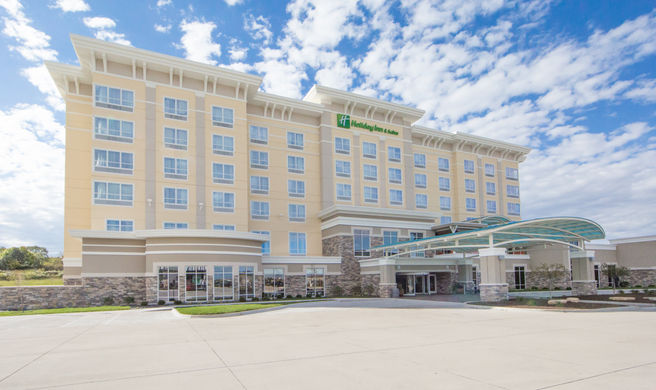 Holiday Inn & Suites Davenport Exterior