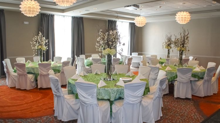Holiday Inn & Suites Davenport Ballroom