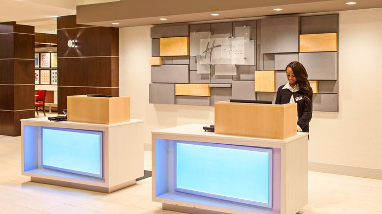 Holiday Inn Express & Suites Houston SW Lobby