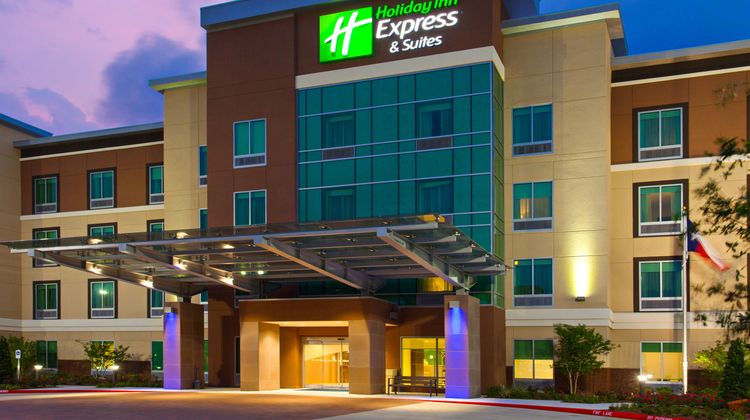Holiday Inn Express & Suites Houston SW Exterior