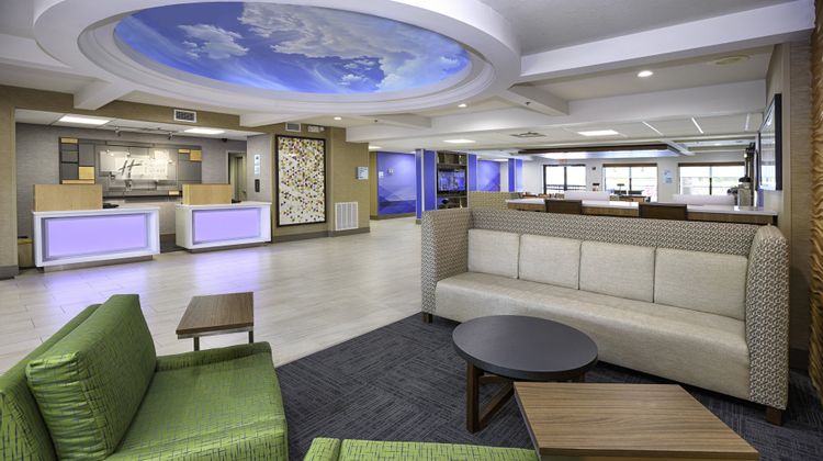 Holiday Inn Express Hotel & Suites Lobby