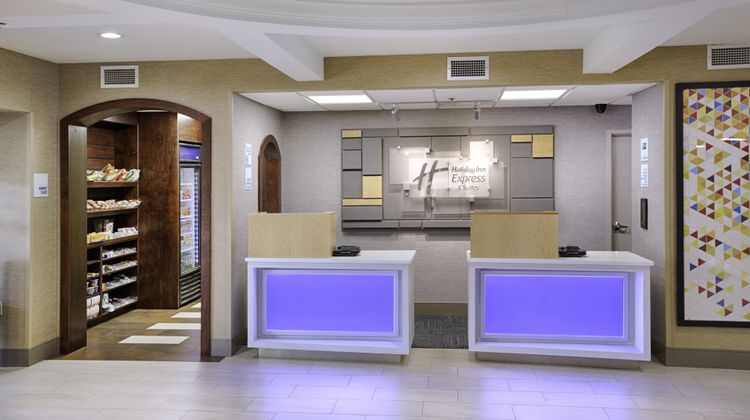 Holiday Inn Express Hotel & Suites Lobby