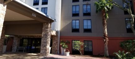Holiday Inn Express Hotel & Suites Exterior