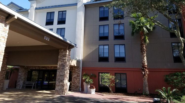 Holiday Inn Express Hotel & Suites Exterior