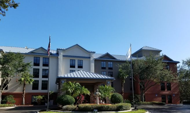 Holiday Inn Express Hotel & Suites Exterior