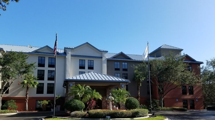 Holiday Inn Express Hotel & Suites Exterior