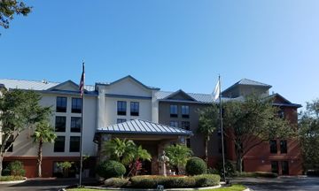 Holiday Inn Express Hotel & Suites