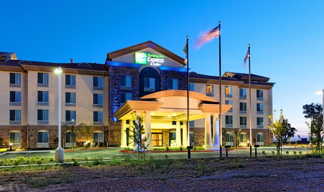 Holiday Inn Express Hotel Fresno NW Exterior