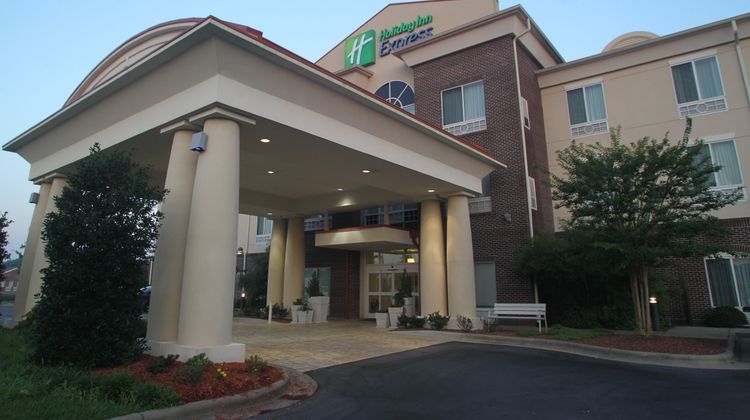 Holiday Inn Express Pembroke Exterior