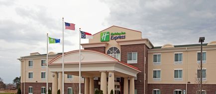 Holiday Inn Express Pembroke Exterior