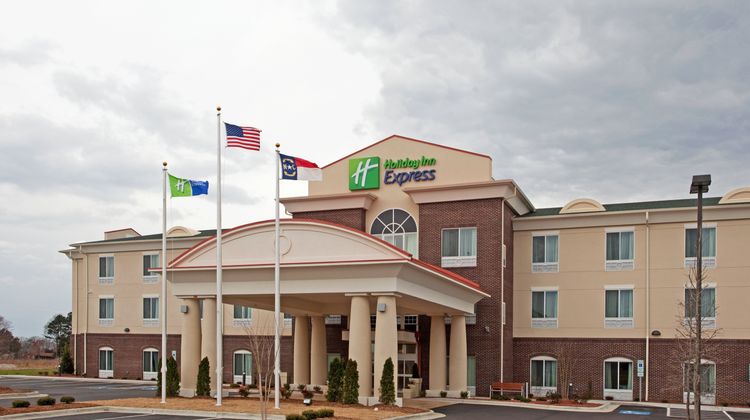 Holiday Inn Express Pembroke Exterior