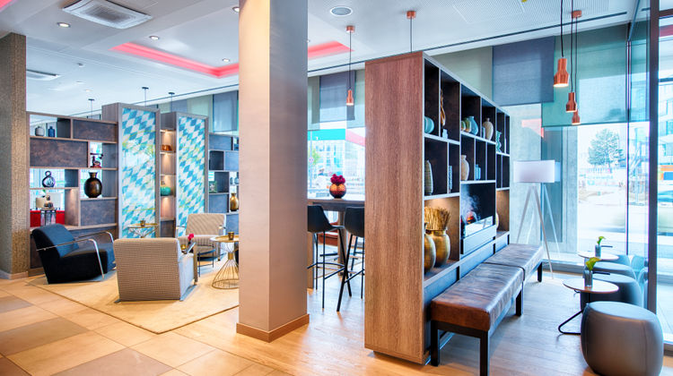 Leonardo Hotel Munich City South Lobby