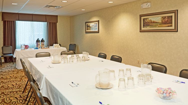 Holiday Inn Express Hotel & Suites Meeting