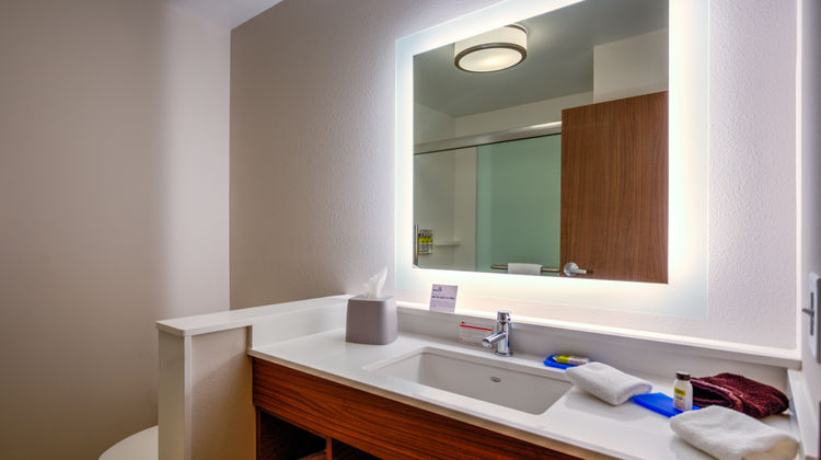 Holiday Inn Express & Stes Reedsville Room