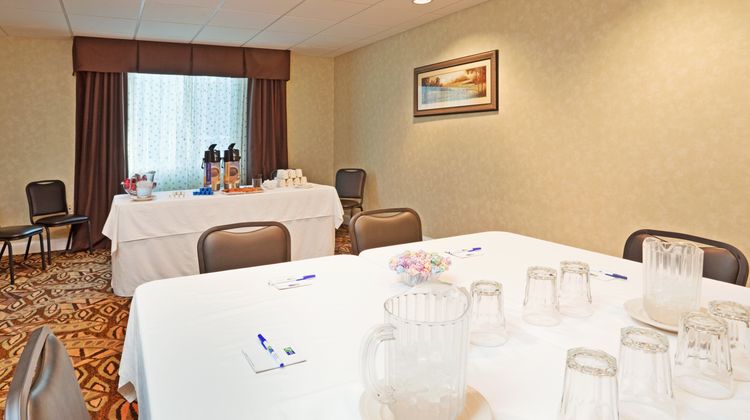Holiday Inn Express Hotel & Suites Meeting