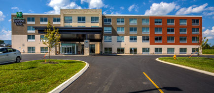 Holiday Inn Express & Stes Reedsville Exterior