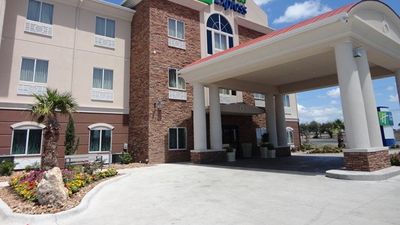 Holiday Inn Express Kenedy