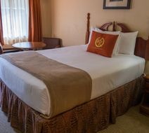 Wild Bear Inn Room