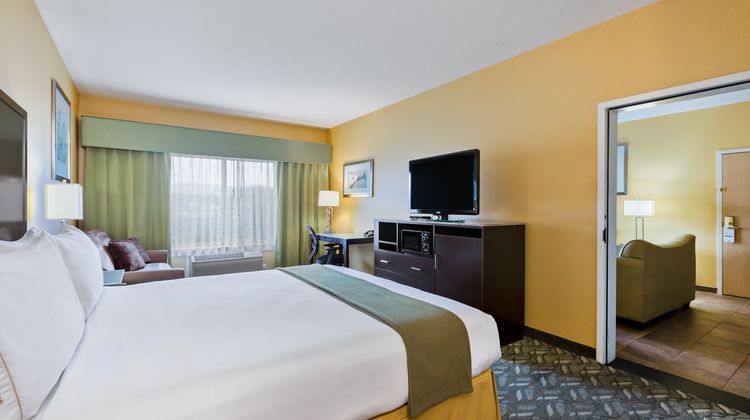 Holiday Inn Express Hotel & Suites Suite