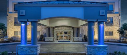 Holiday Inn Express Hotel & Suites Exterior