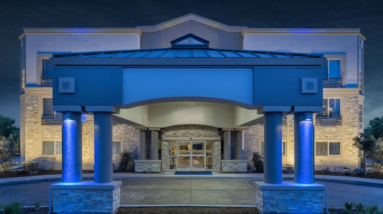 Holiday Inn Express Hotel & Suites Exterior