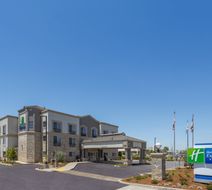 Holiday Inn Express Hotel & Suites Exterior