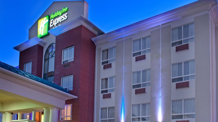 Holiday Inn Express Hotel & Suites Edson Exterior