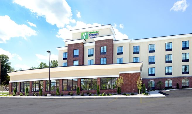 Holiday Inn Express & Stes Finger Lakes Exterior