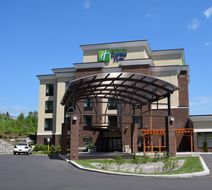 Holiday Inn Express & Stes Finger Lakes Exterior