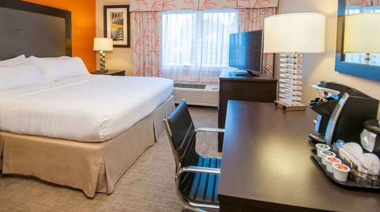 Holiday Inn Hotel & Suites Room
