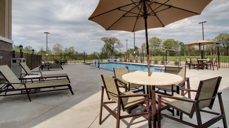 Holiday Inn Express Natchez South Pool