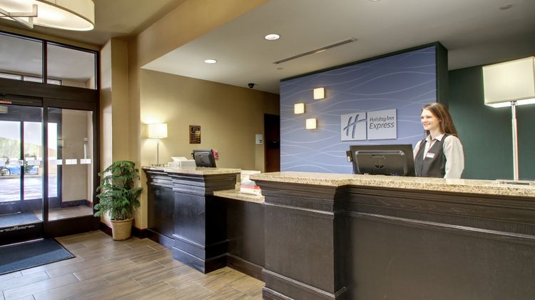 Holiday Inn Express Natchez South Lobby