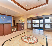 Holiday Inn Express Hotel & Suites Lobby