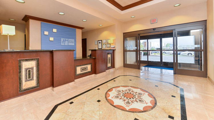 Holiday Inn Express Hotel & Suites Lobby