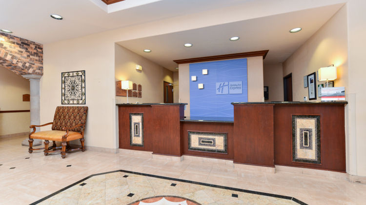 Holiday Inn Express Hotel & Suites Lobby