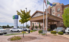Holiday Inn Express Hotel & Suites