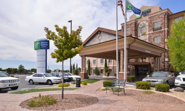 Holiday Inn Express Hotel & Suites