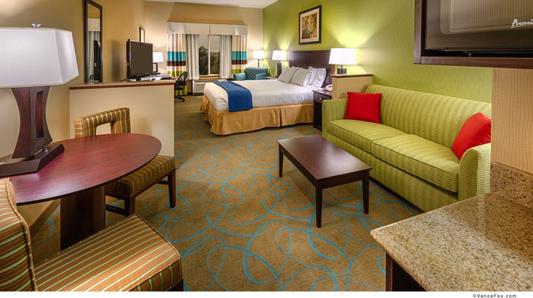 Holiday Inn Express & Suites Red Bluff Suite