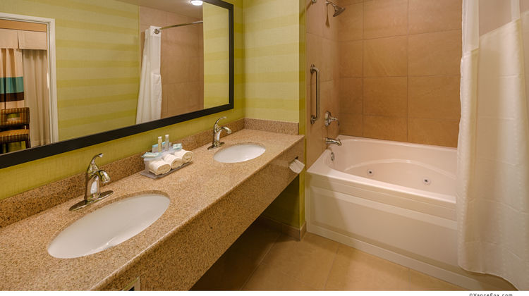 Holiday Inn Express & Suites Red Bluff Room