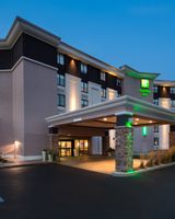 Holiday Inn Milwaukee Riverfront